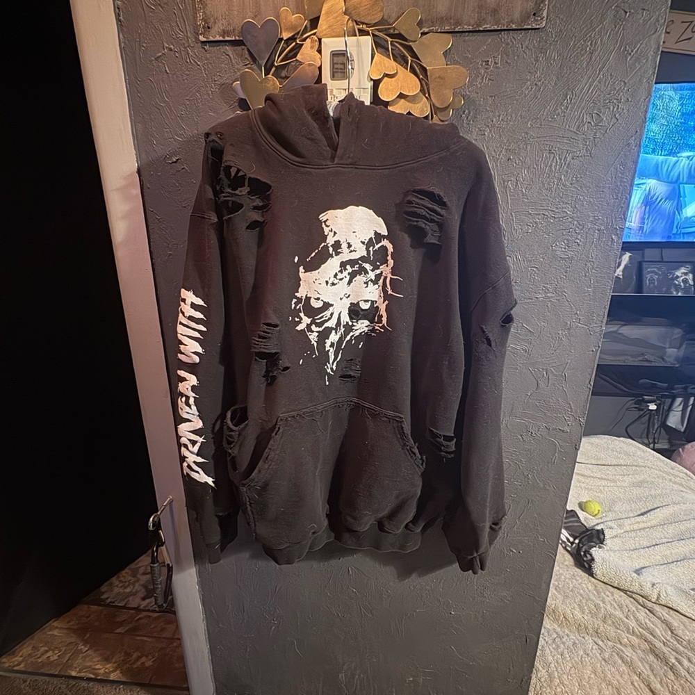 Black Distressed Graphic Hoodie with Skull Print xl